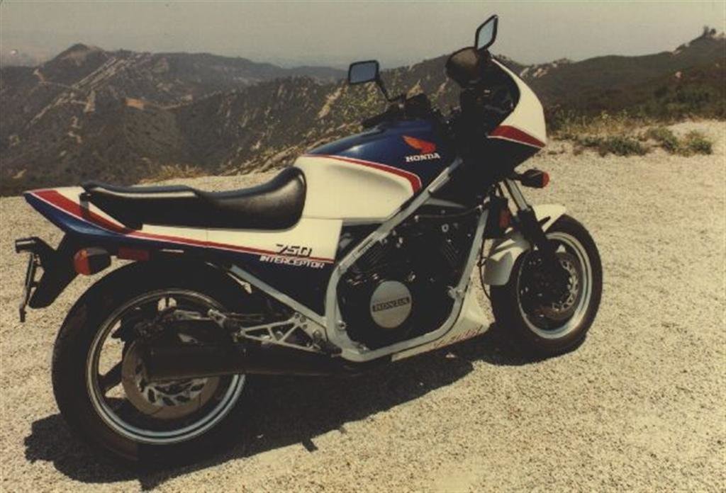 3 VFR750 (Large).jpg