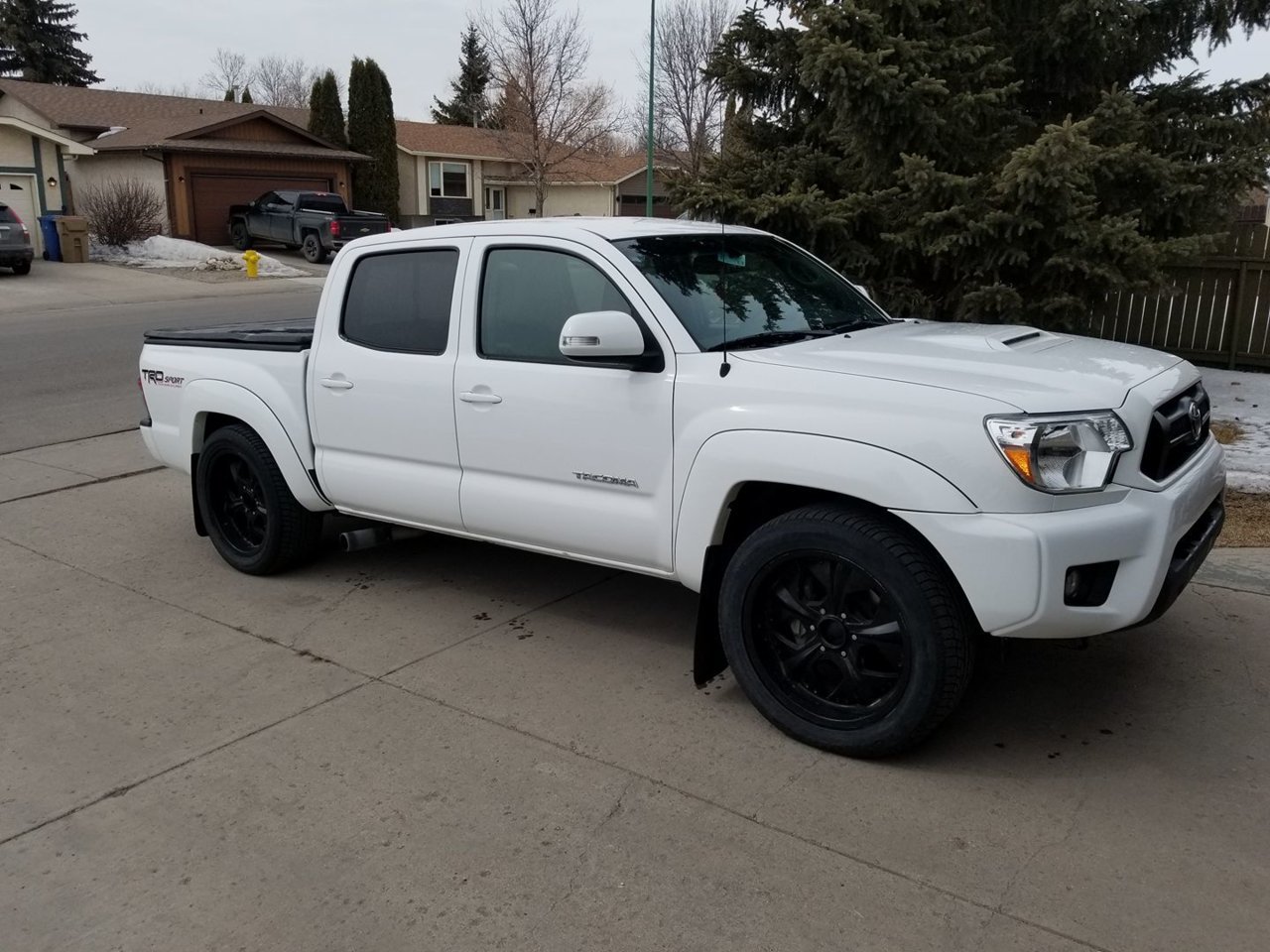 Lowered Toyota Tacoma 4x4