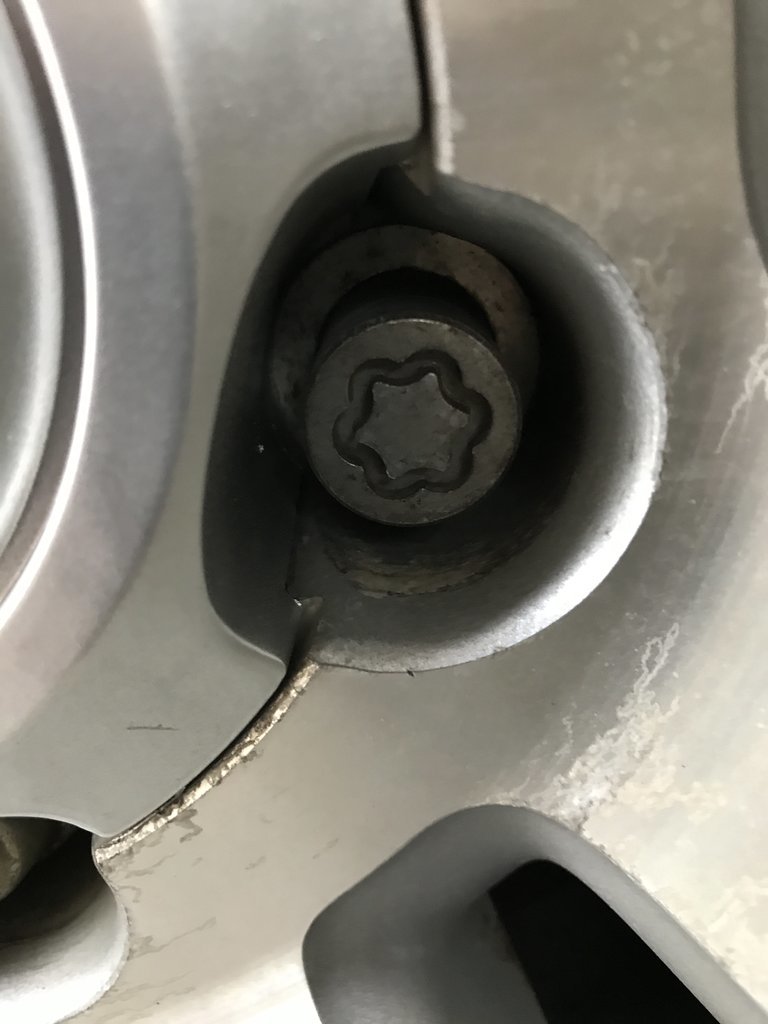 toyota pickup lug nuts