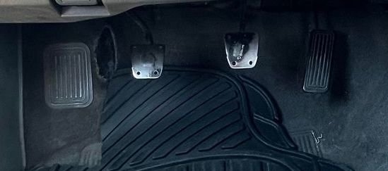 3_pedals_1.jpg