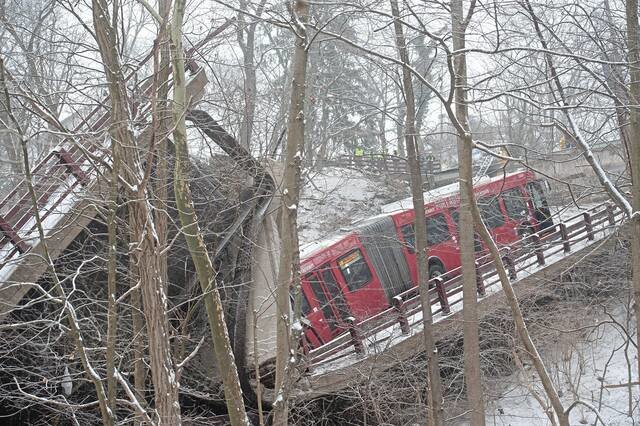 4691113_web1_ptr-BridgeCollapse-SA505-012922.jpg