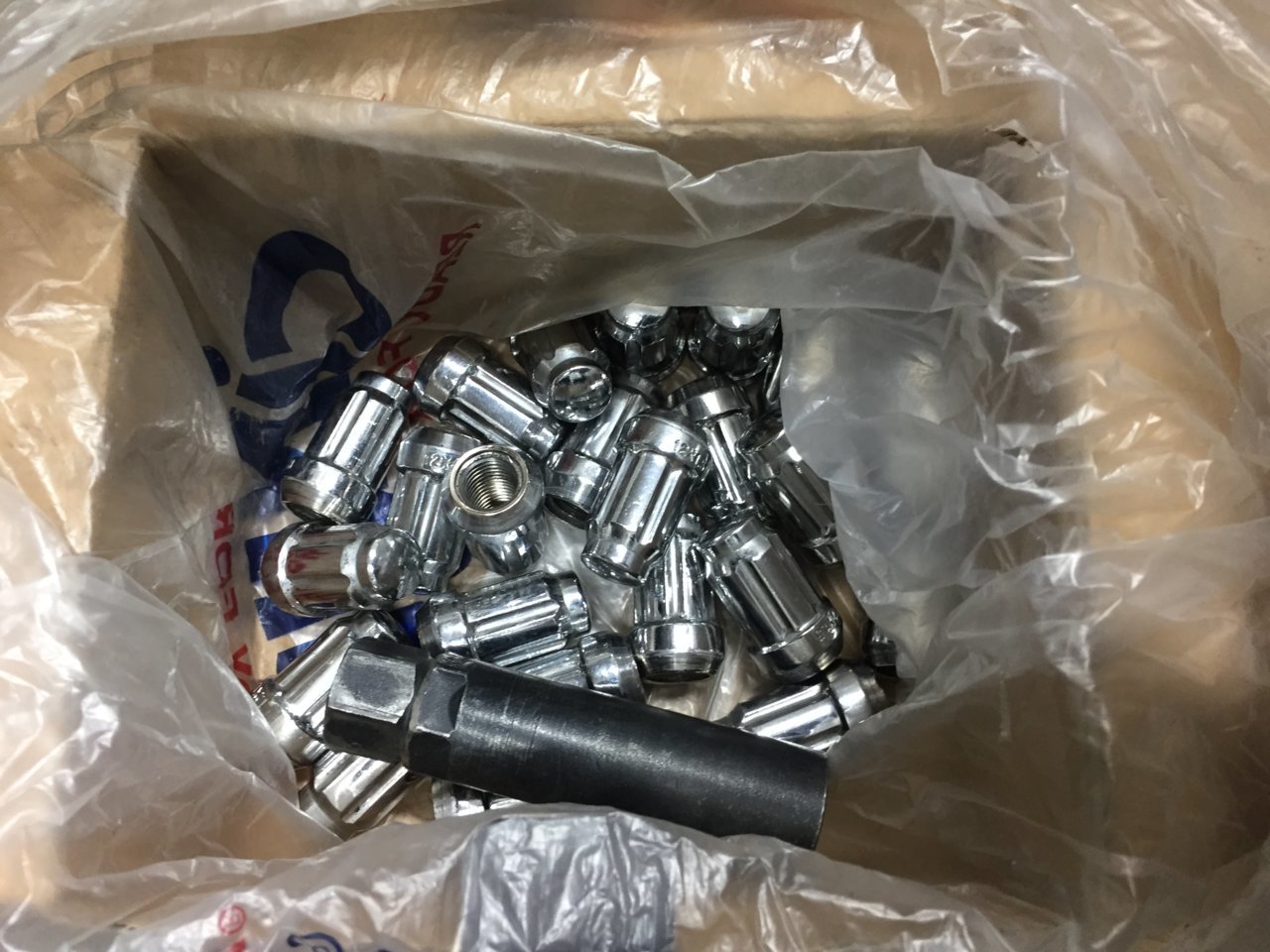 4_lugnuts.jpg