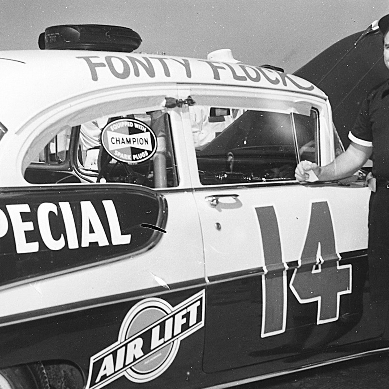 4e838e8e-120715-NASCAR-flonty-foyt-smoke-LN-PI.jpg