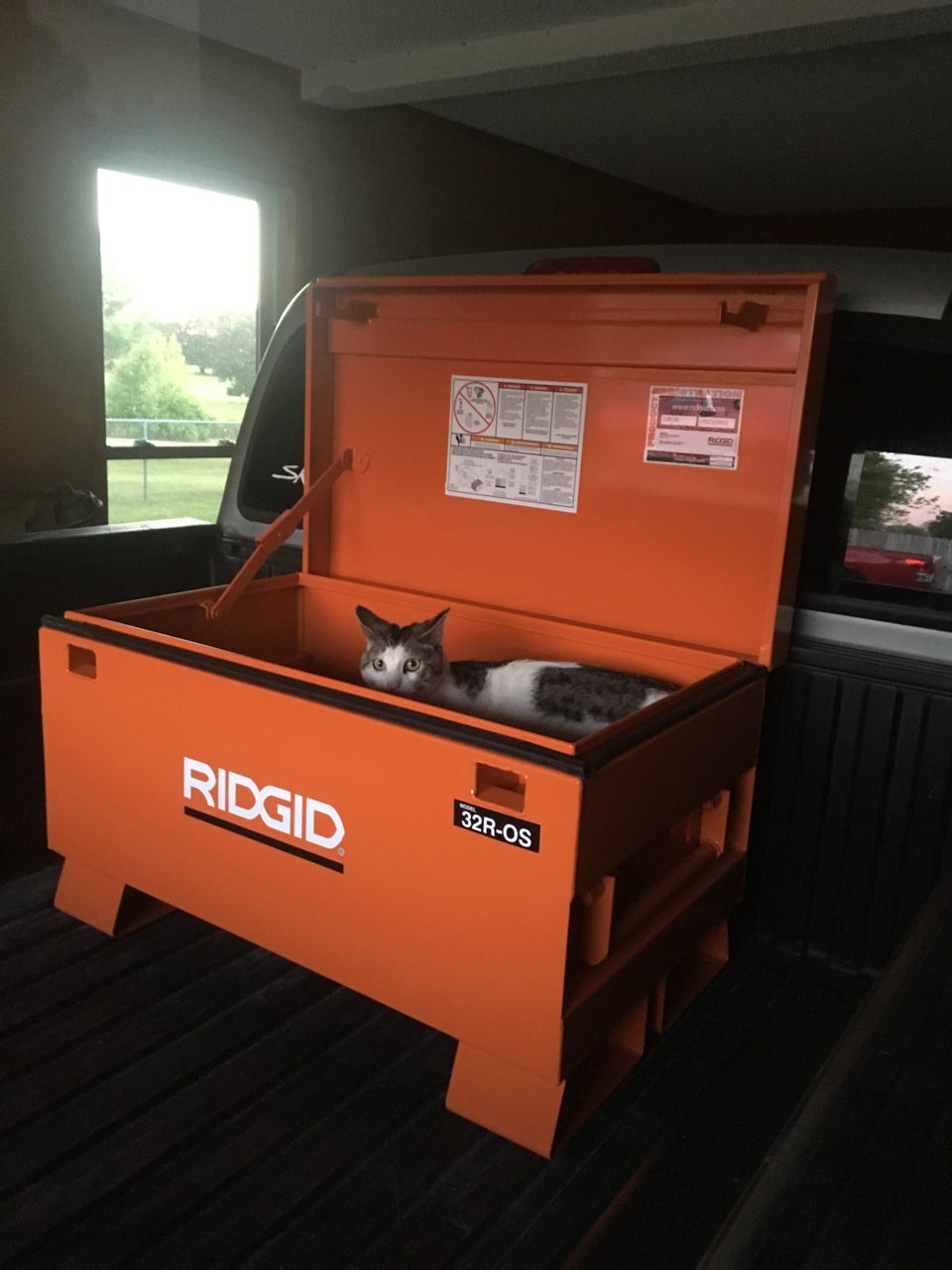 Rigid job outlet box