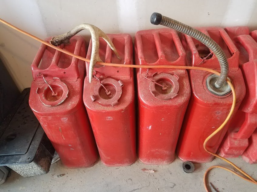 4fuelcans.jpg