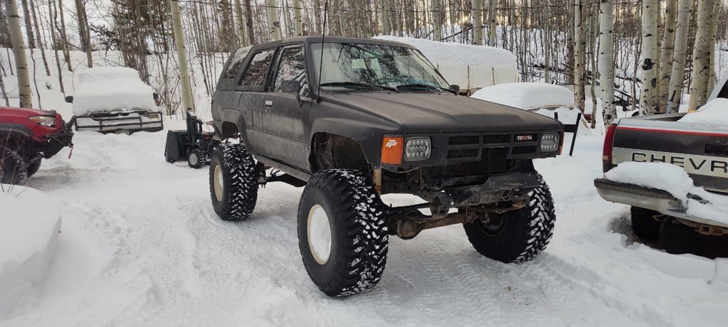 4runner home snow.jpg