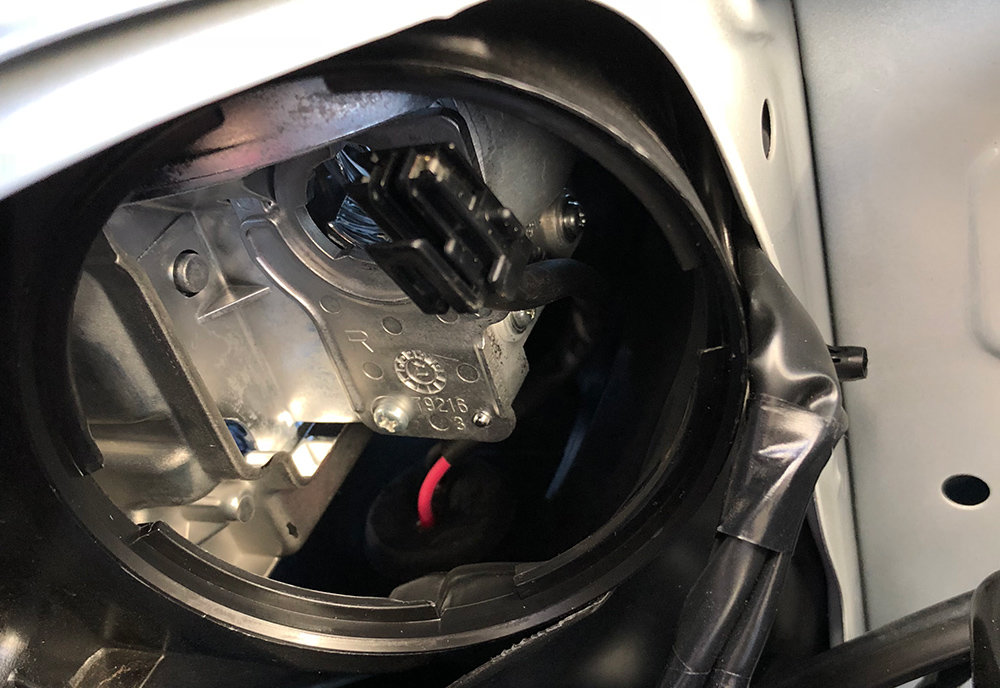 4runner_headlights_install_passenger_step_04.jpg