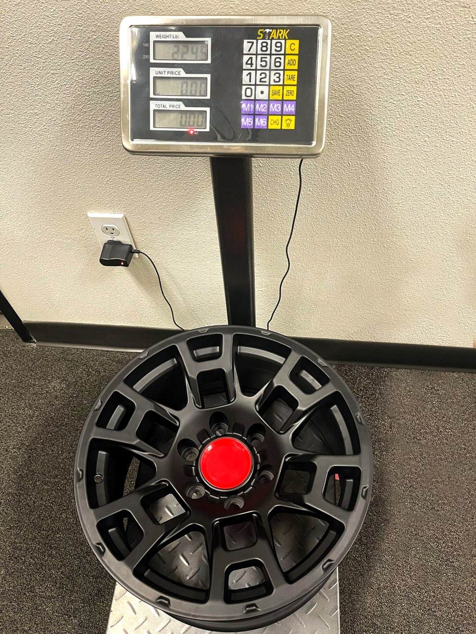 4TR-17x8.5-Actual-Weight-22.45lbs.jpg