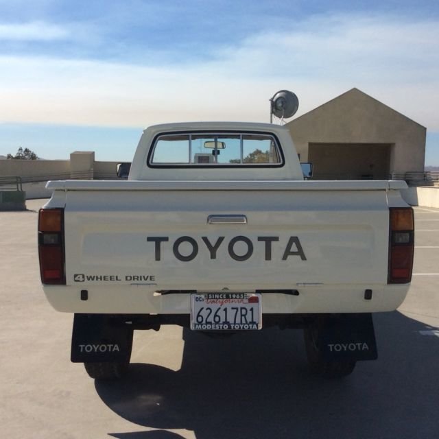 4x4-toyota-hilux-long-bed-pickup-truck-low-miles-excellent-survivor-condition-6.jpg