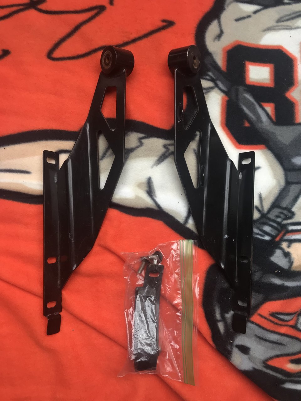 50inlightbarbrackets1.jpg