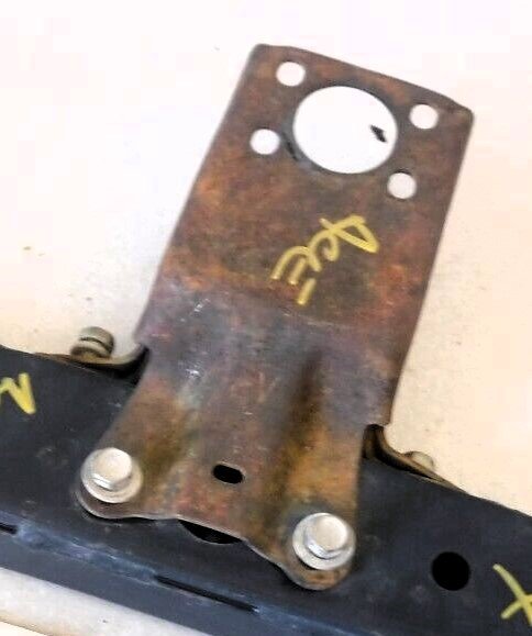 51431B Bracket on 4Runner Crossmember pic.jpg