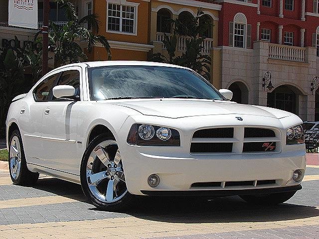 5306-DODGE-CHARGER-WHITE-PASS-ANGLE.jpg