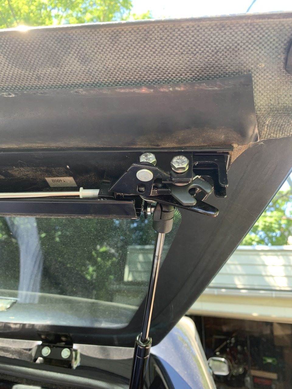 Is my latch linkage installed wrong? *Pics* SnugTop Supersport