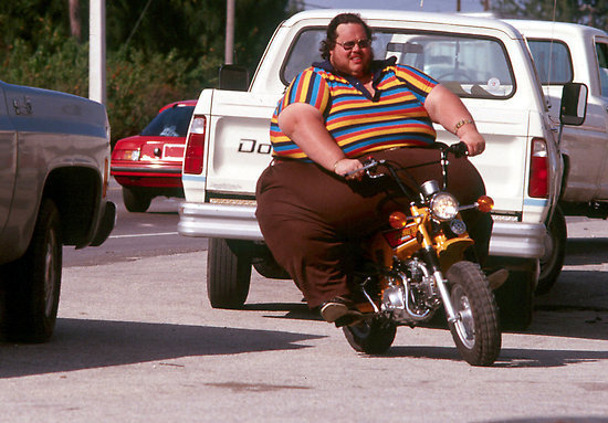 550x383xFat_guy_on_a_little_motorcycle.j_6ed03f7056a7fecccb519c55535b76a683263b18.jpg