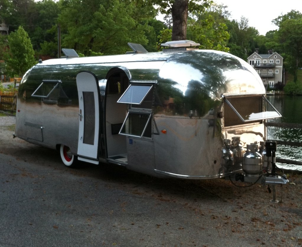 59Airstream_ac0f3b80847da36ae9d45435739505c9b8c40227.jpg