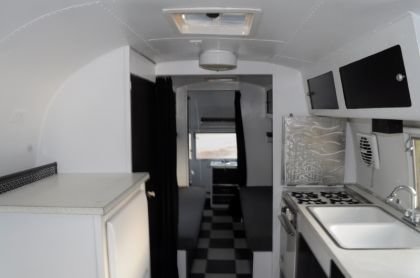 59Airstreaminterior_f7621caac07b4b9f16a7d5ac067f7af9b3c9353e.jpg