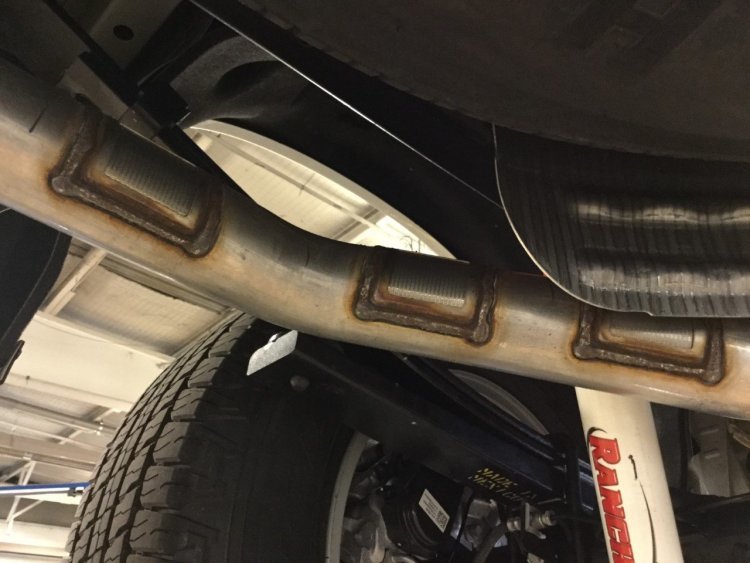 5b8351305f590_2019Silveradoexhaust.thumb.jpg.669164b637d94d0831c0ad1559530e93.jpg