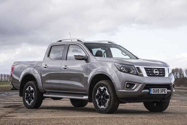 60-nissan-navara.jpg