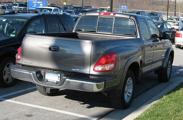 640px-Toyota-Tundra-Flareside.jpg