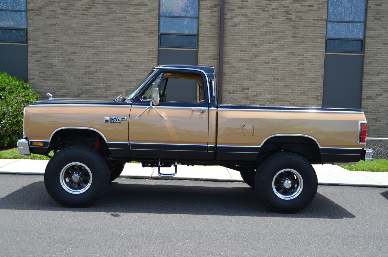6thAnnualNativityOfOurLordCarShow 1964.jpg