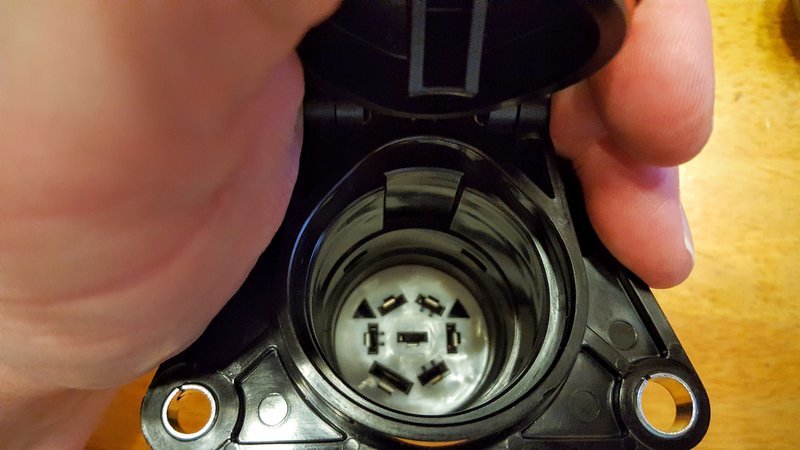 7 - Socket with plug removed.jpg