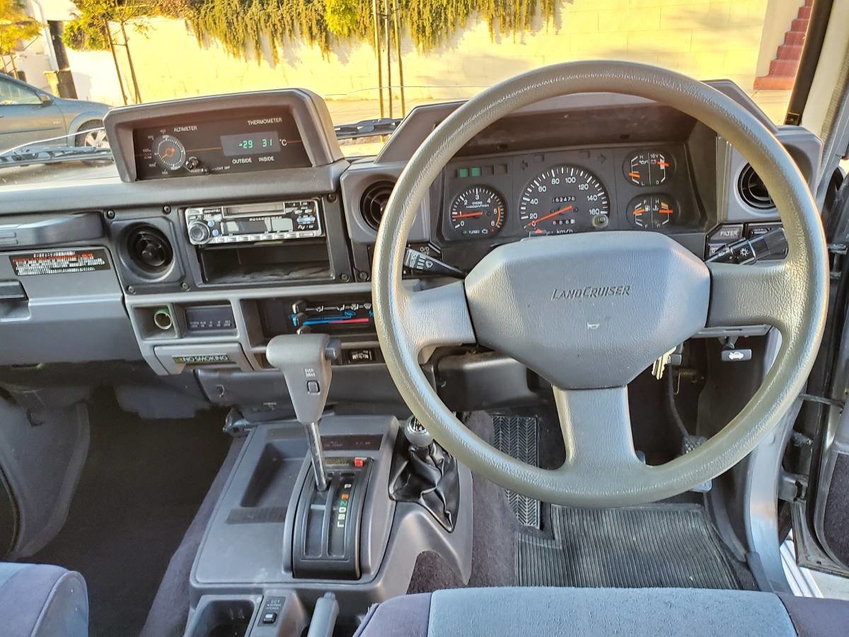 70 Interior 2.jpg