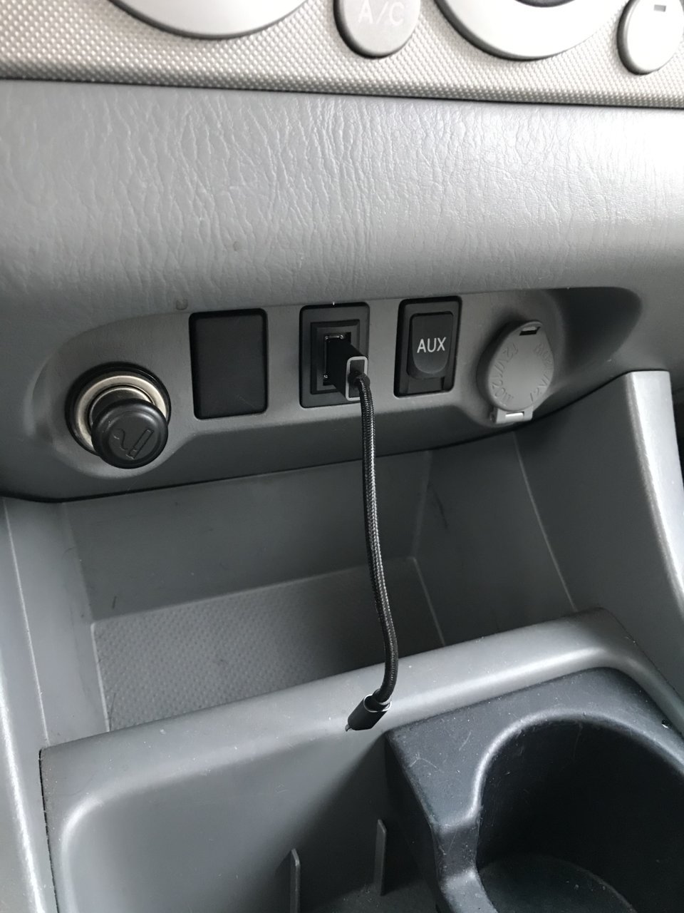 Best way to add USB Ports to Dash. World