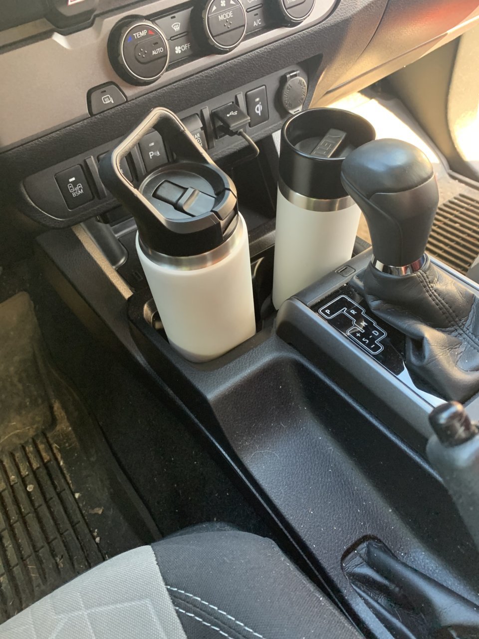 Cup Holder Expander for Car Compatible with Hydro Flask 32/40oz, Yeti  24/30/36oz - Car Interior Parts, Facebook Marketplace