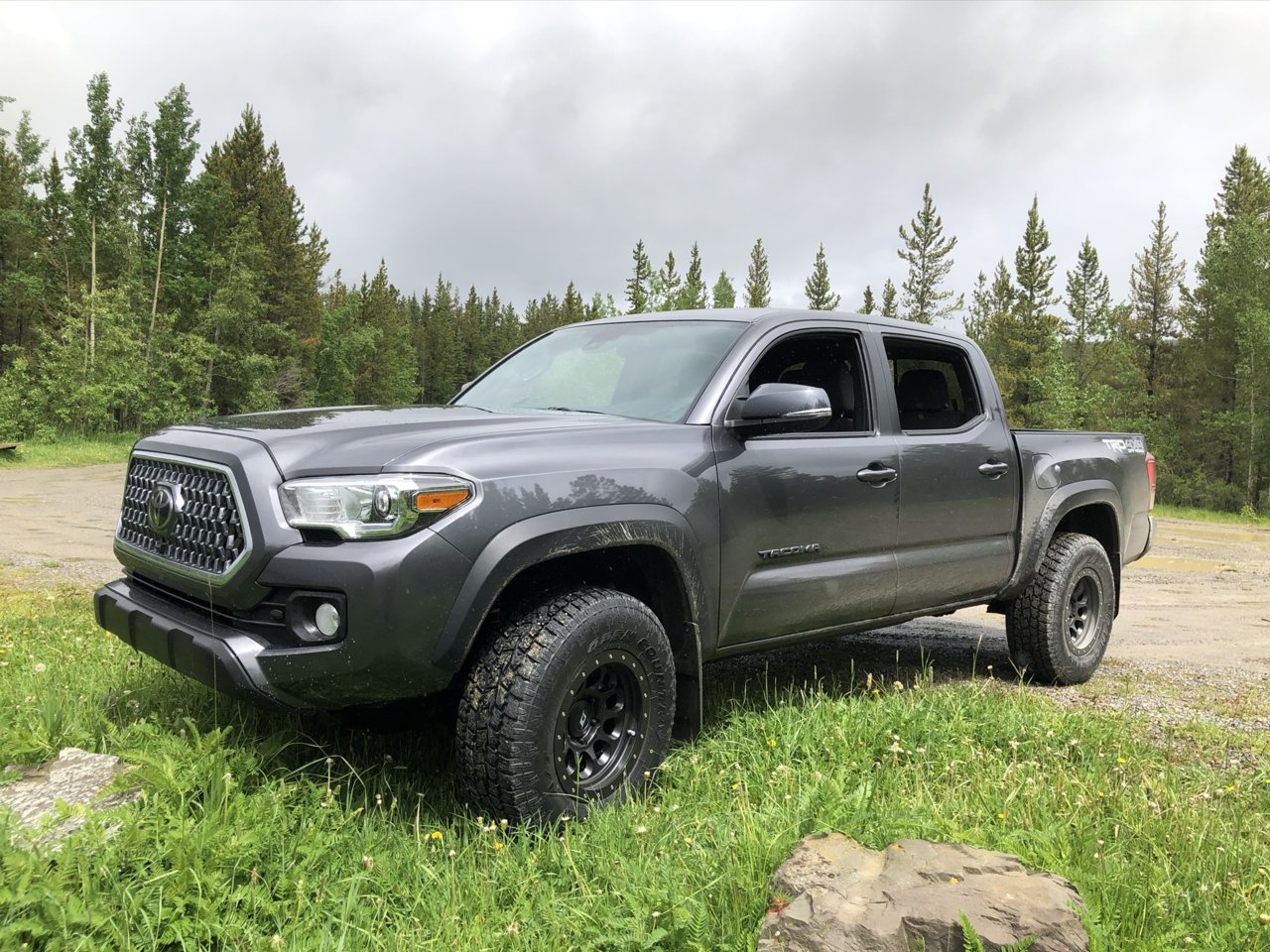 Negative offset wheels on stock Tacoma pics? | Tacoma World