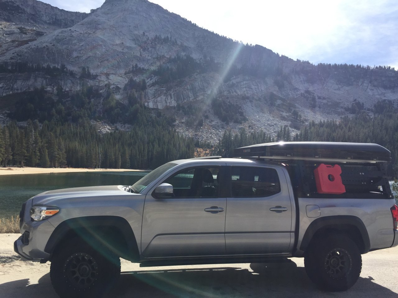 Photos of Tacomas with bed-rack mounted HARD shell roof top tents ...