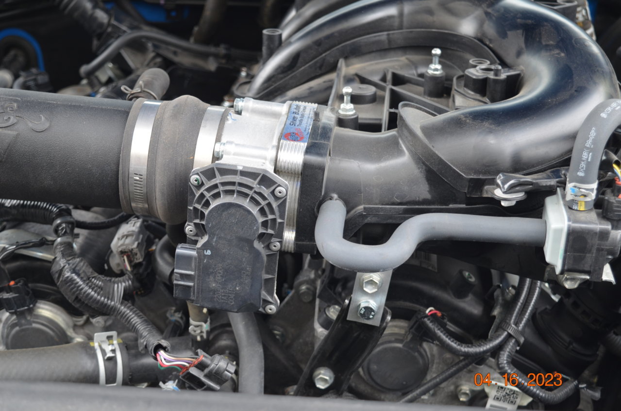 8- Manifold brace spacers installed (1).jpg