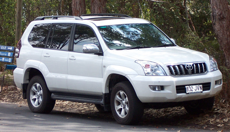 800px-2003-2007_Toyota_Land_Cruiser_Prad_f33eb973f4c8a91f44474d5f720e618fd08836cc.jpg