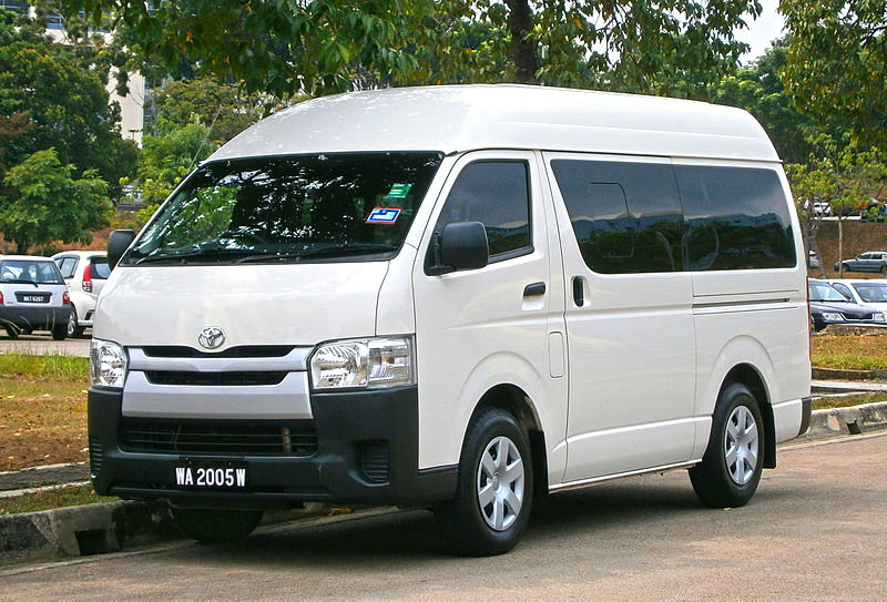 800px-2014_Toyota_HiAce_Window_Van_(19725566842).jpg