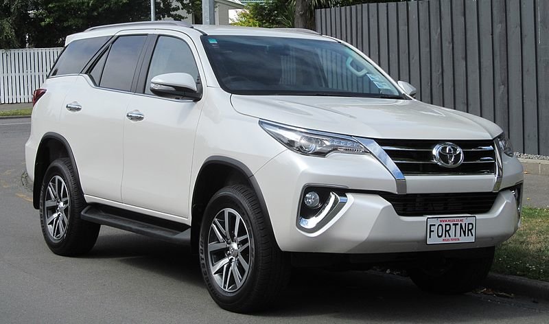 800px-2015_Toyota_Fortuner_(New_Zealand).jpg