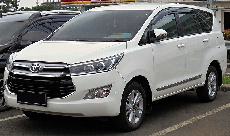 800px-2017_Toyota_Kijang_Innova_2.4_V_wagon_(GUN142R;_01-12-2019),_South_Tangerang.jpg