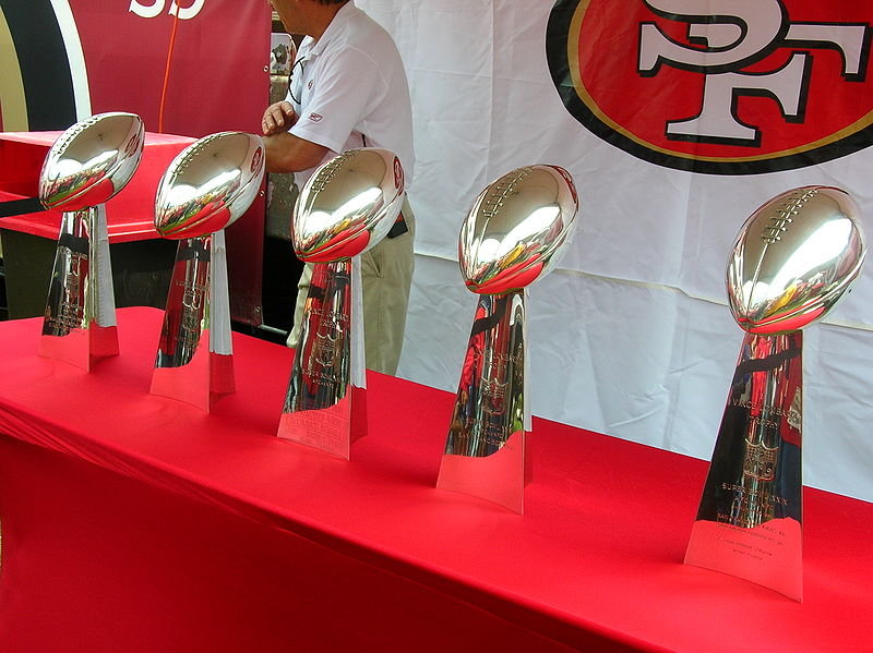 800px-49ers_Super_Bowl_Trophies_at_Family_Day_2009.jpg