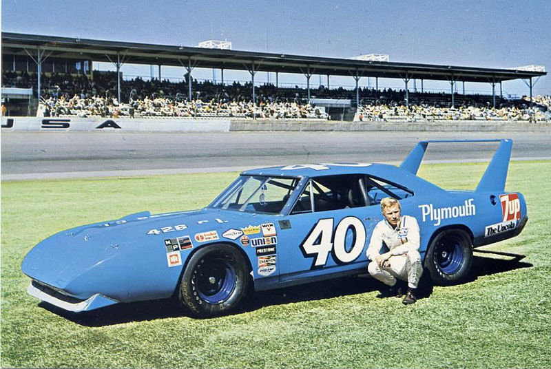 800px-Pete_Hamilton_with_his_Petty_Enterprises_1970_Plymouth_Superbird..jpg