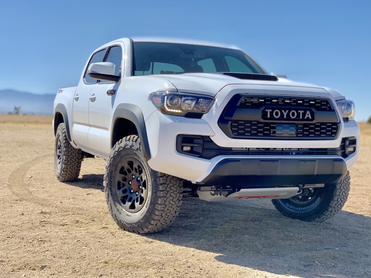 265/75R16 KO2s on factory rims rub the UCAs just a little. | Tacoma World