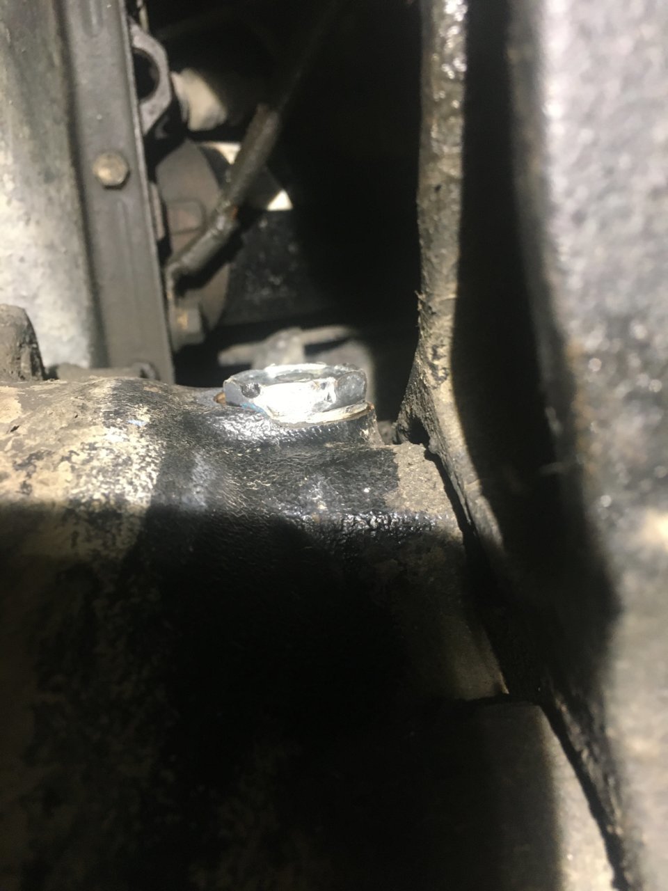 Front differential fill plug stuck | Tacoma World