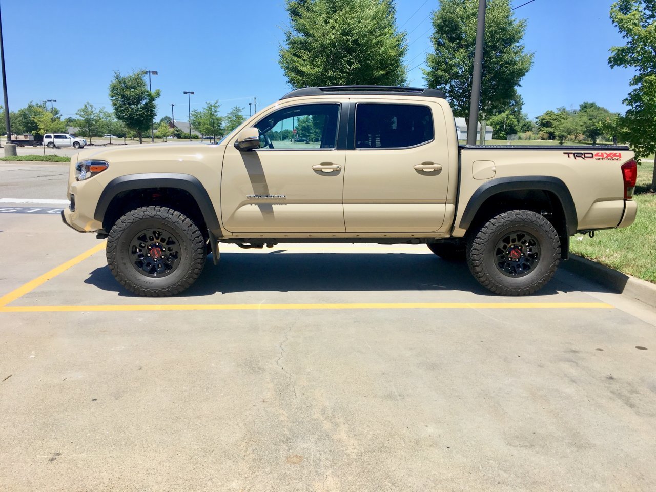 Tacoma 285 75r16