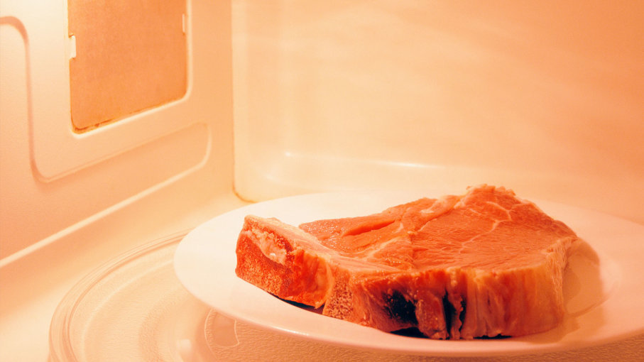 90f2f5eab25e2bbba2a29e40575a50d1-2018-05-29-brainstuff-microwave-steak.jpg