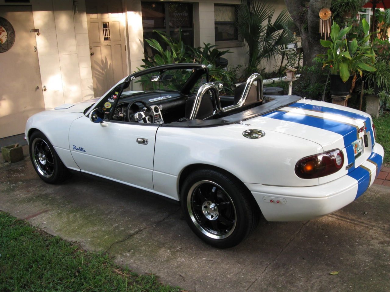 91miatadrivewayphoto.jpg