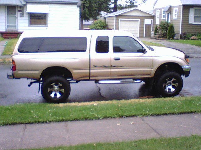 96 TACOMA WITH LIFT.jpg