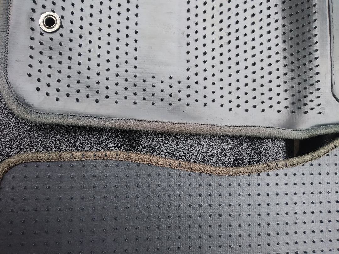 '97 floormat bad stitching.jpg
