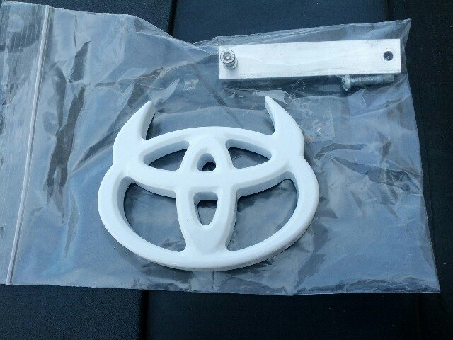 98%20white%20devil%20horns_b2625d3b280463ff49bc73d5f64d27870a7b886d.jpg