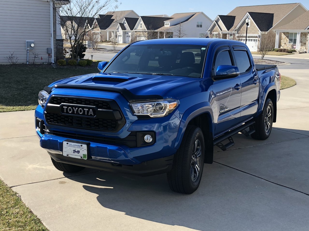 2019 toyota tacoma bug deflector