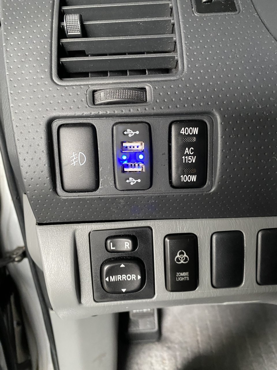 Best way to add USB Ports to Dash. World