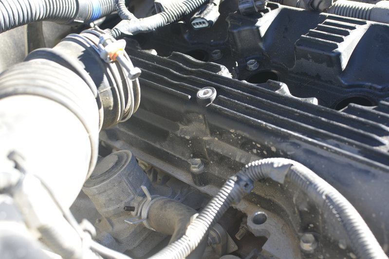 valve cover oil leak