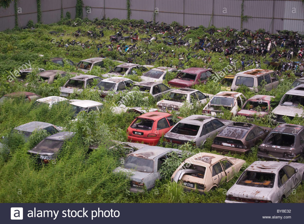 a-car-graveyard-in-kuala-lumpur-BY8E32.jpg