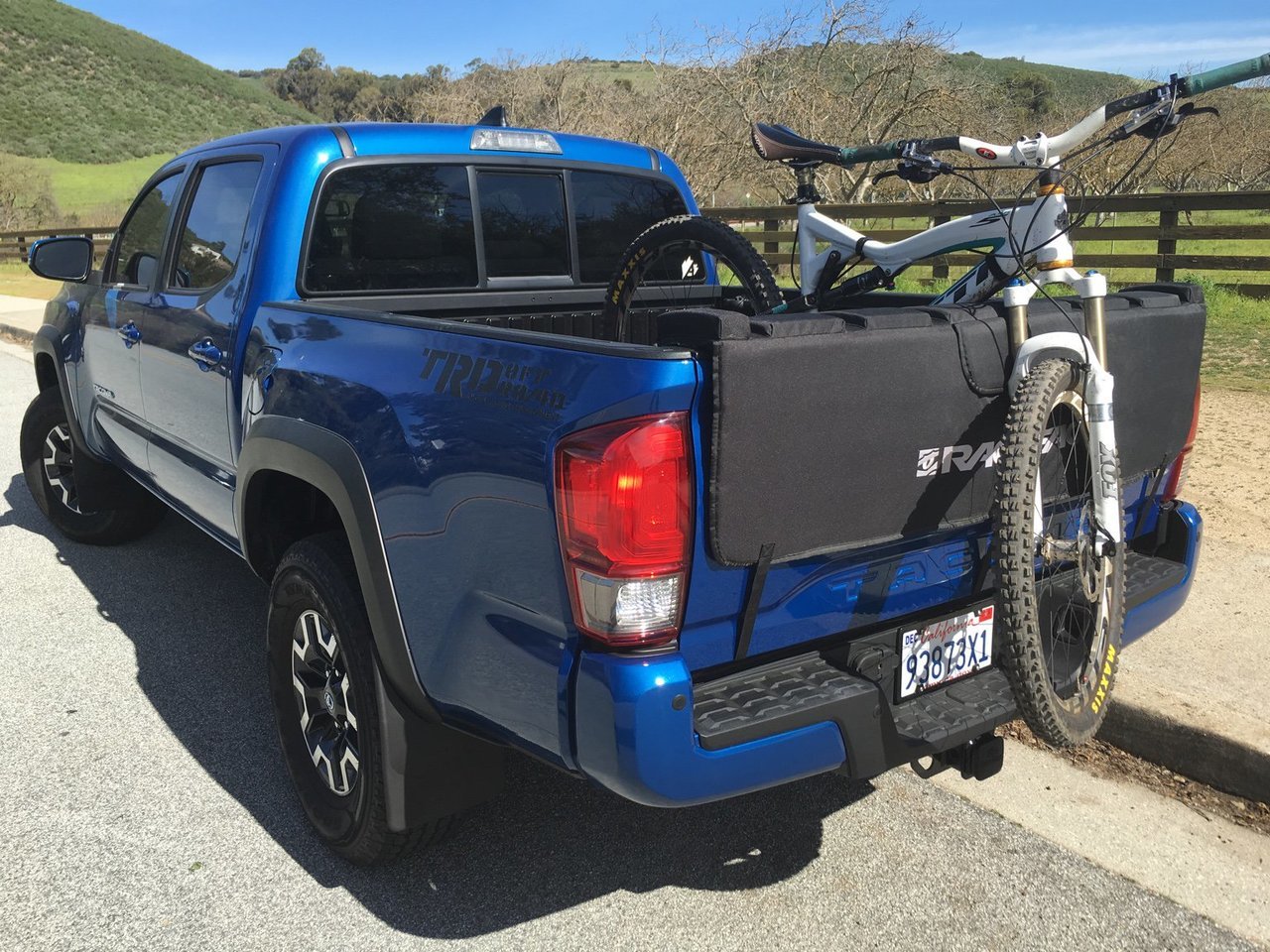 toyota tacoma tailgate pad